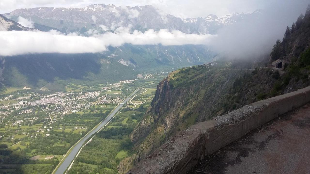 Chalet La Cachette Cyclists & Skiers Le Bourg-dʼOisans Exterior foto