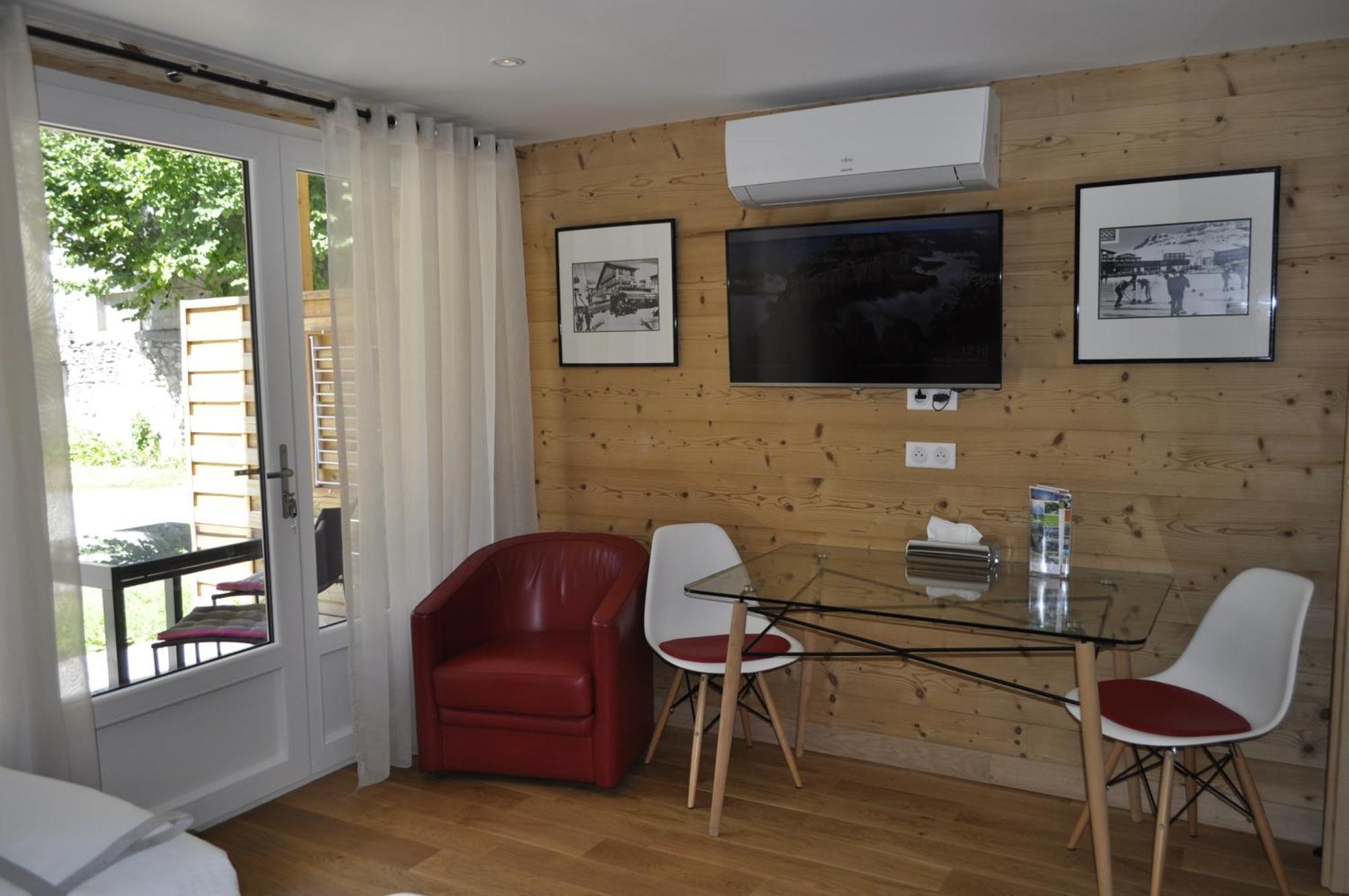 Chalet La Cachette Cyclists & Skiers Le Bourg-dʼOisans Exterior foto