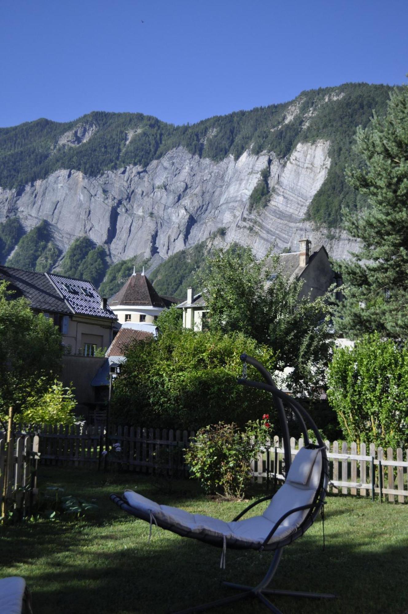 Chalet La Cachette Cyclists & Skiers Le Bourg-dʼOisans Exterior foto