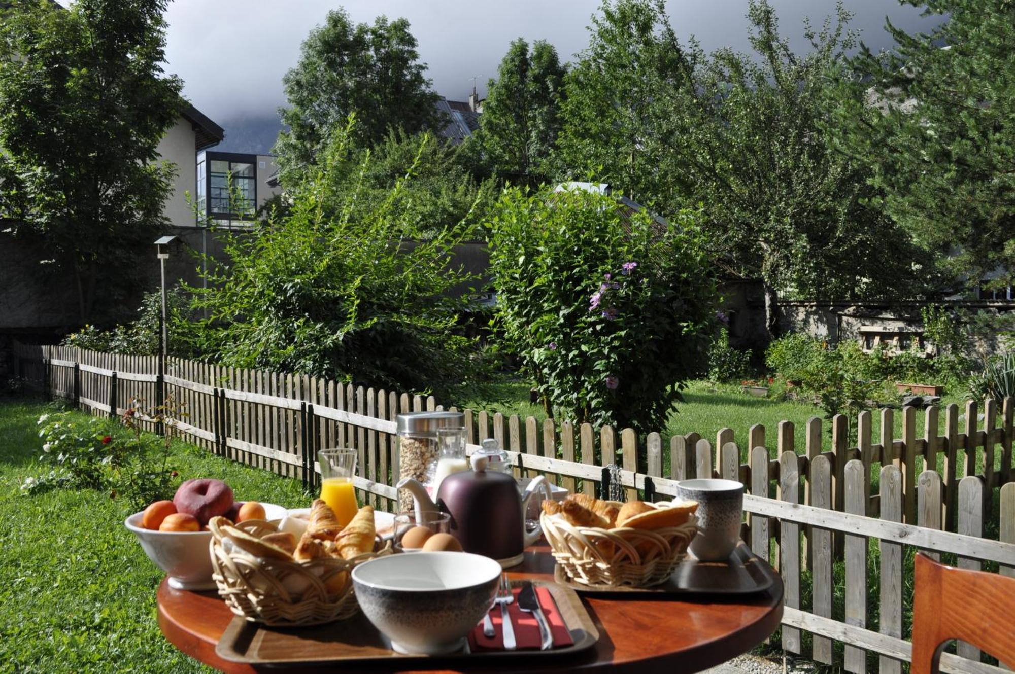 Chalet La Cachette Cyclists & Skiers Le Bourg-dʼOisans Exterior foto