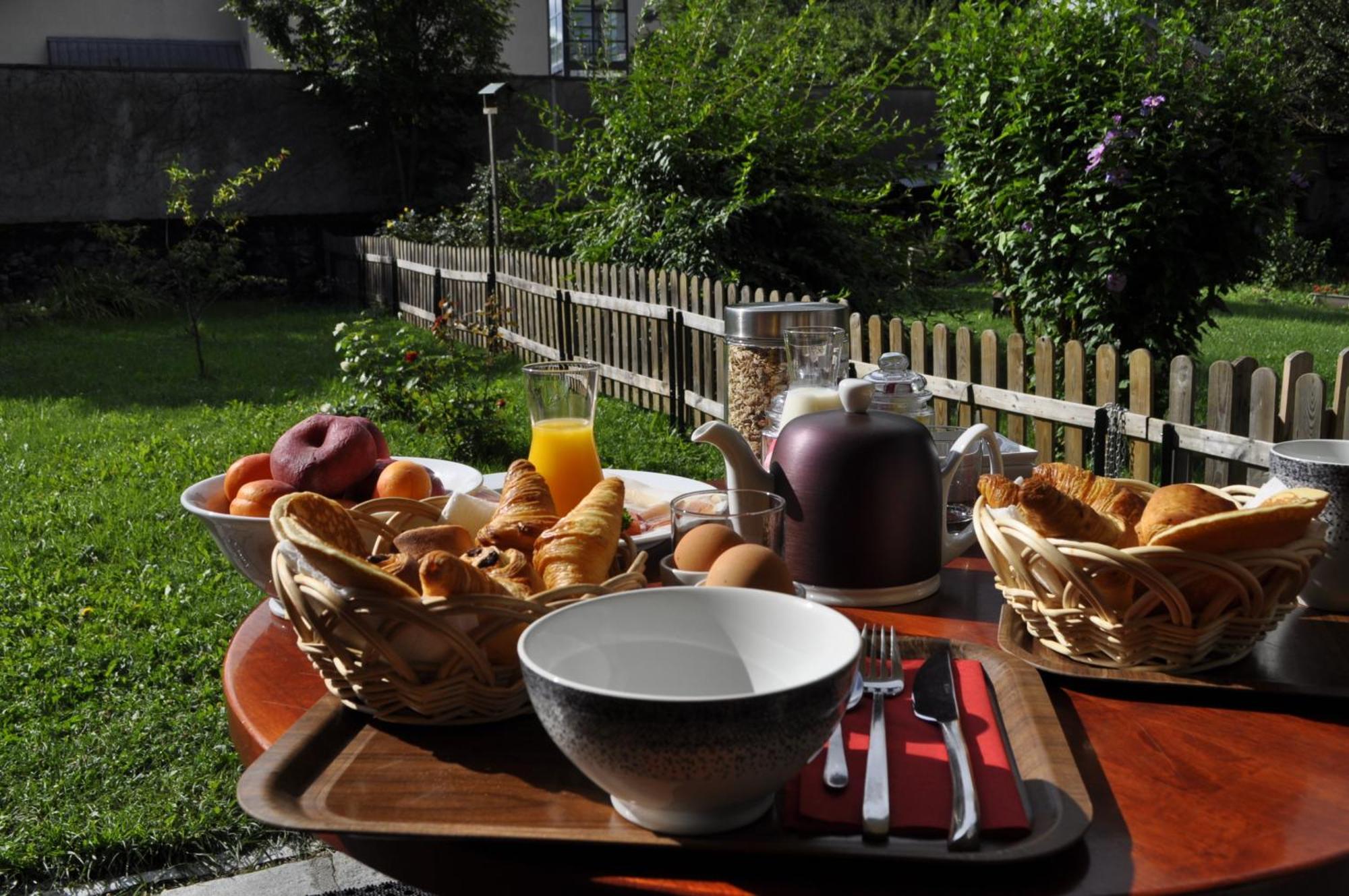 Chalet La Cachette Cyclists & Skiers Le Bourg-dʼOisans Exterior foto