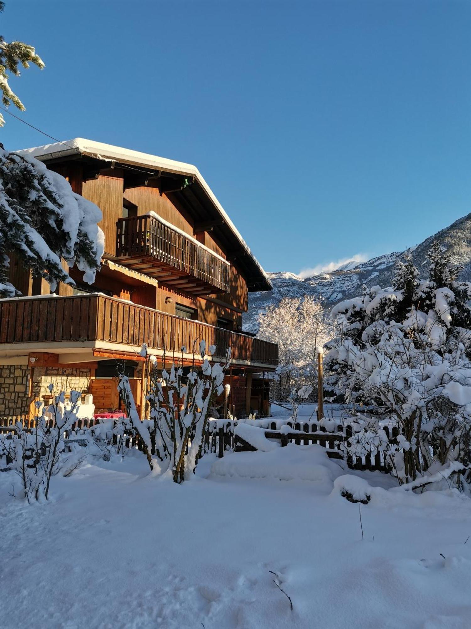 Chalet La Cachette Cyclists & Skiers Le Bourg-dʼOisans Exterior foto
