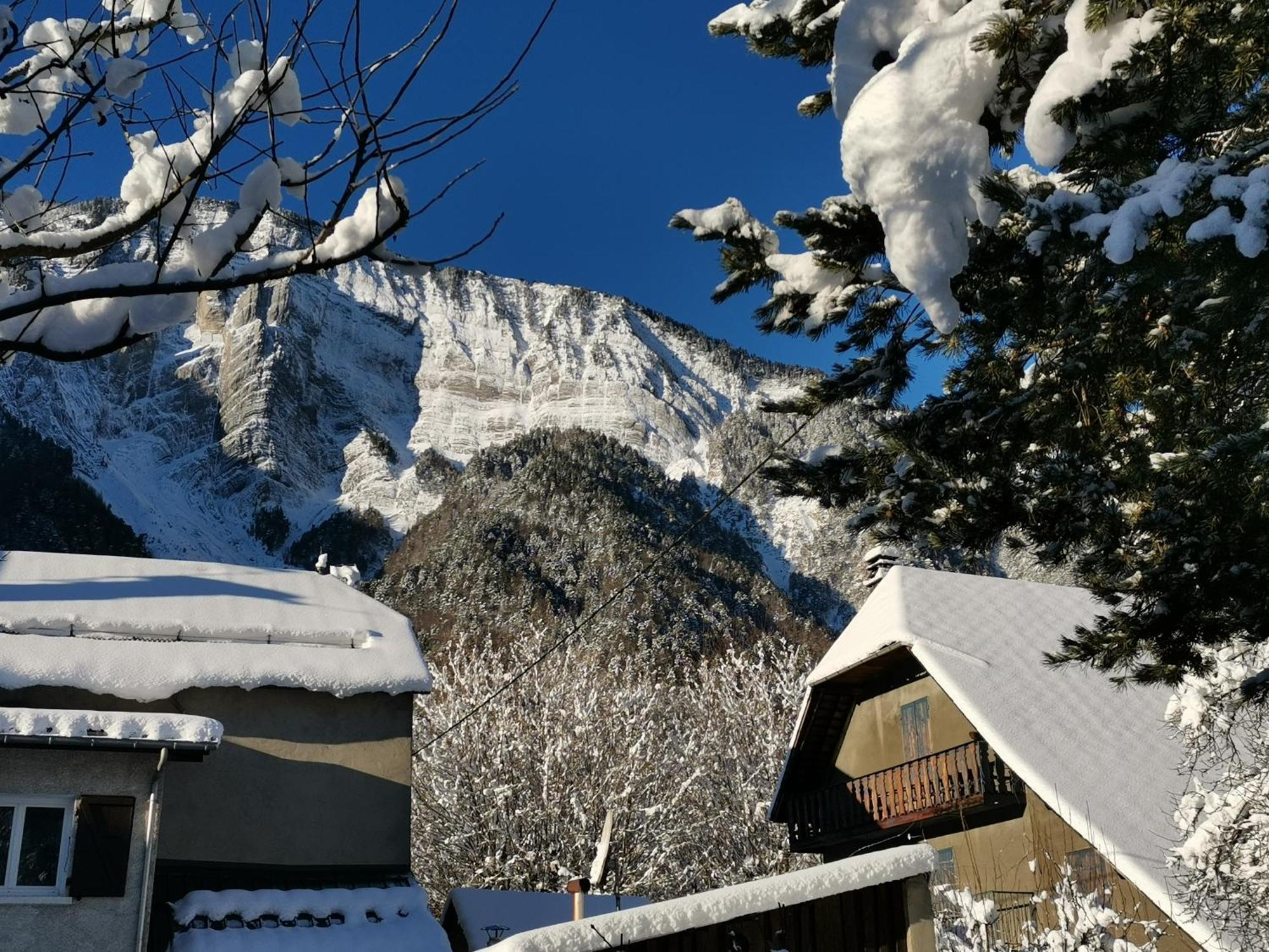 Chalet La Cachette Cyclists & Skiers Le Bourg-dʼOisans Exterior foto